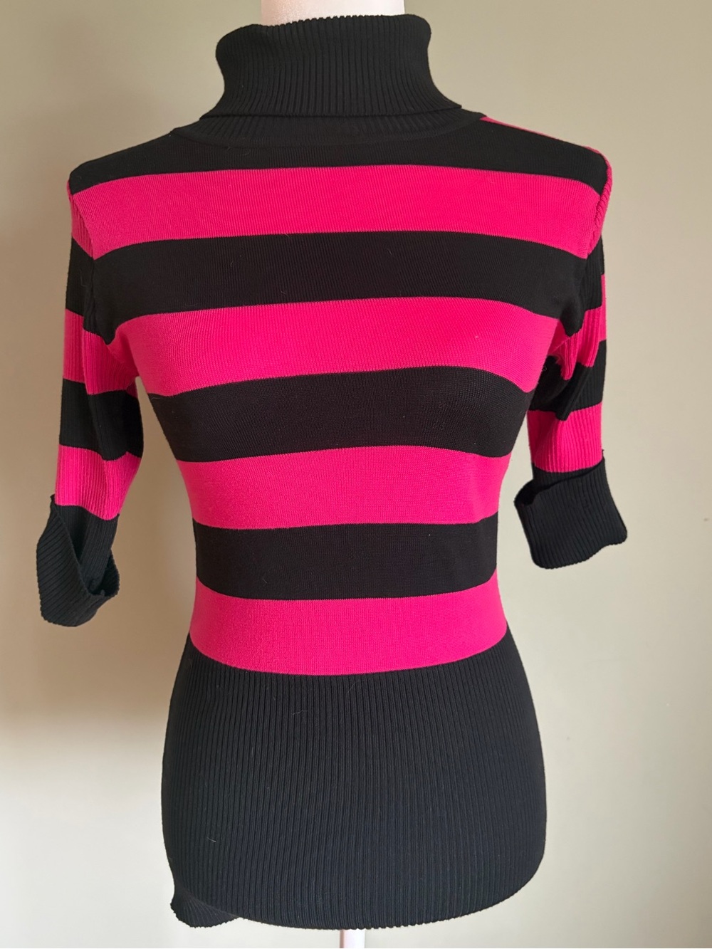 ✨$8✨ Cool Attitude Vintage Y2K Turtleneck Sweater | Black/ Pink | Medium